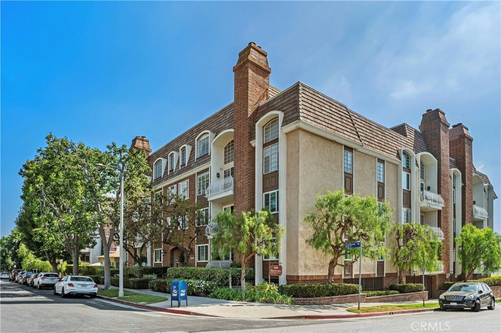 Property Photo: 10668 Eastborne Avenue 207 CA 90024