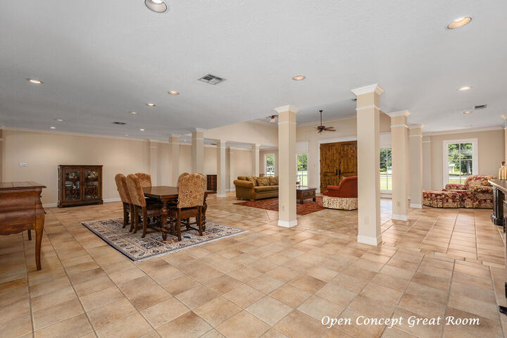 Property Photo:  902 S US Highway 69  TX 75949 