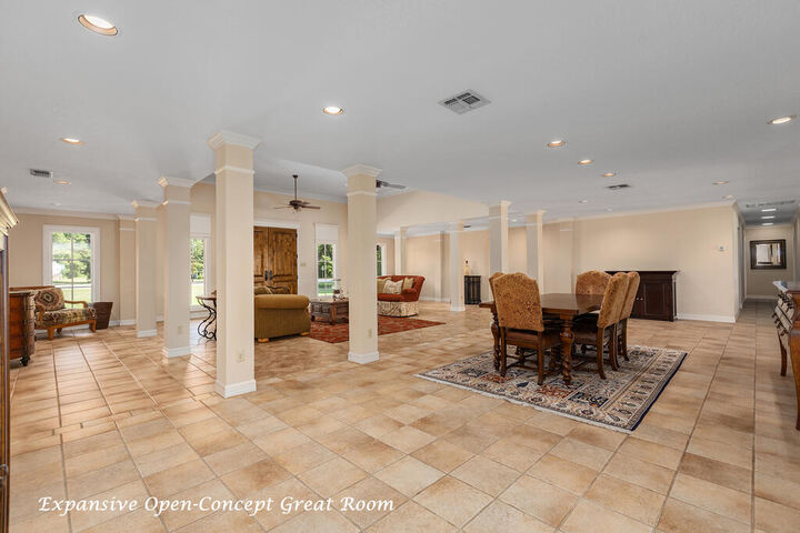 Property Photo:  902 S US Highway 69  TX 75949 