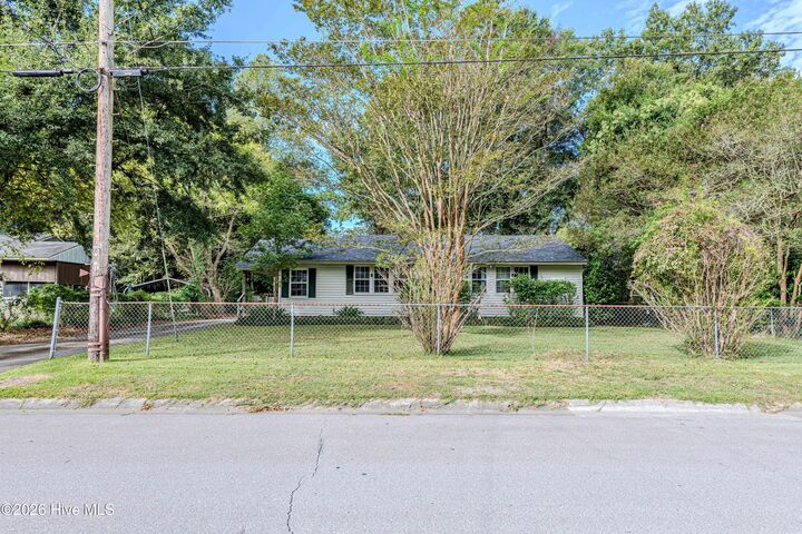 Property Photo:  519 Oak Lane  NC 28540 