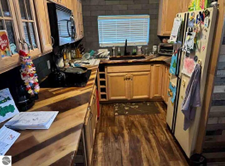 Property Photo:  9880 Perrins Landing Drive  MI 49684 