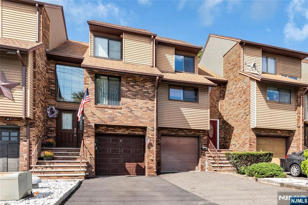 Property Photo:  7 Ross Road  NJ 07057 