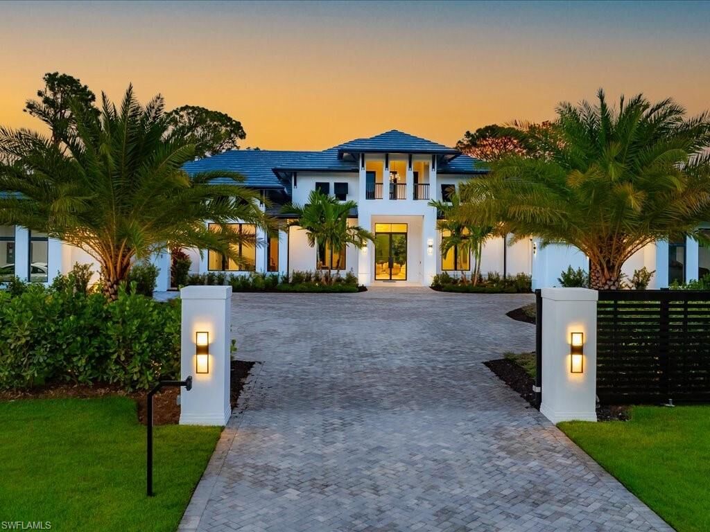 Property Photo:  500 Ridge Dr  FL 34108 