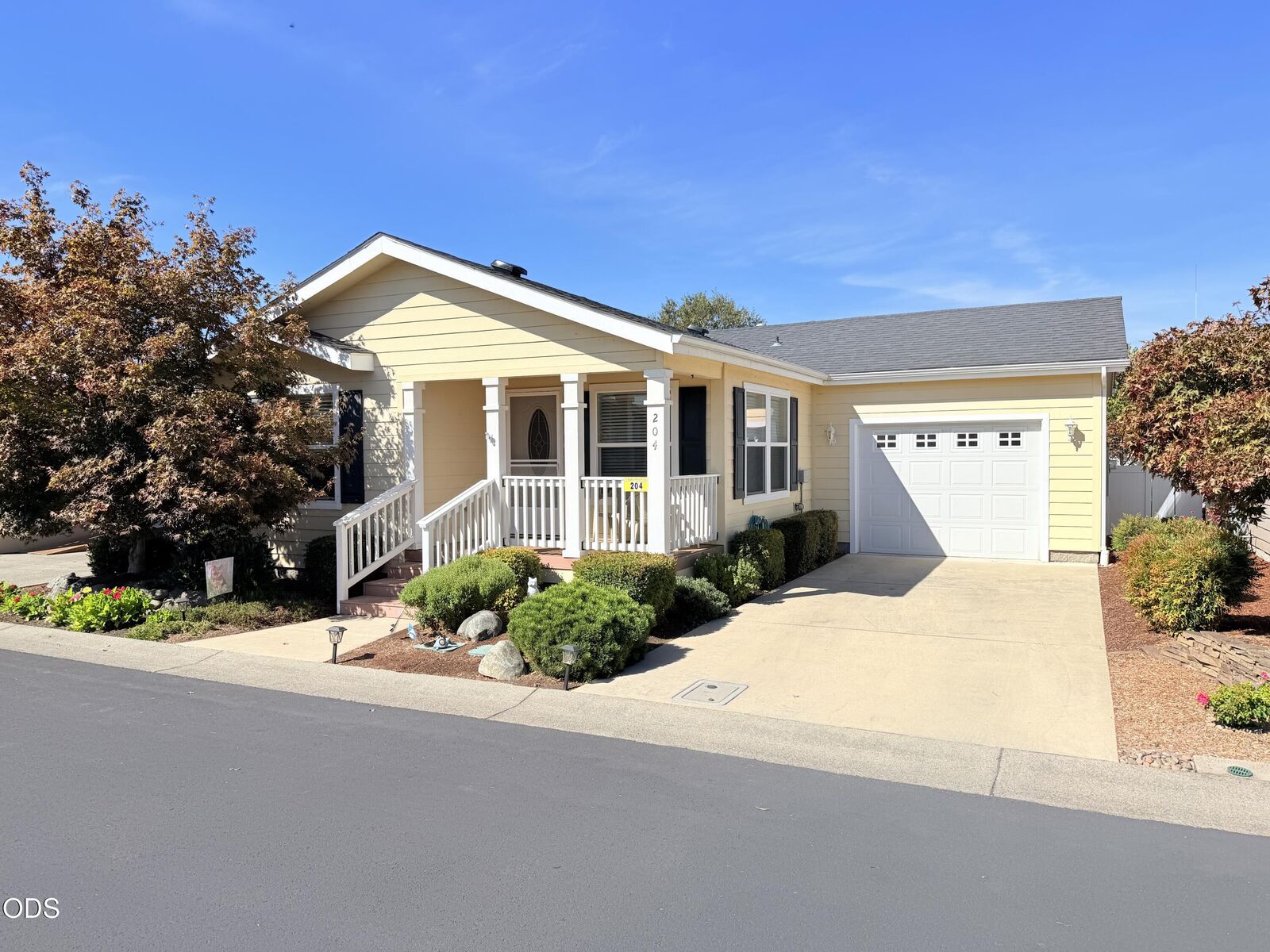 Property Photo: 204 Kingsley Drive OR 97526