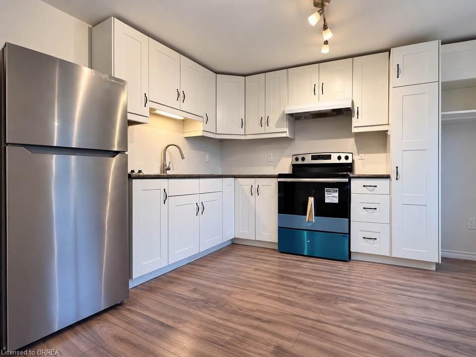 Property Photo: 70 Grandview Street 3 ON N3R 6X2
