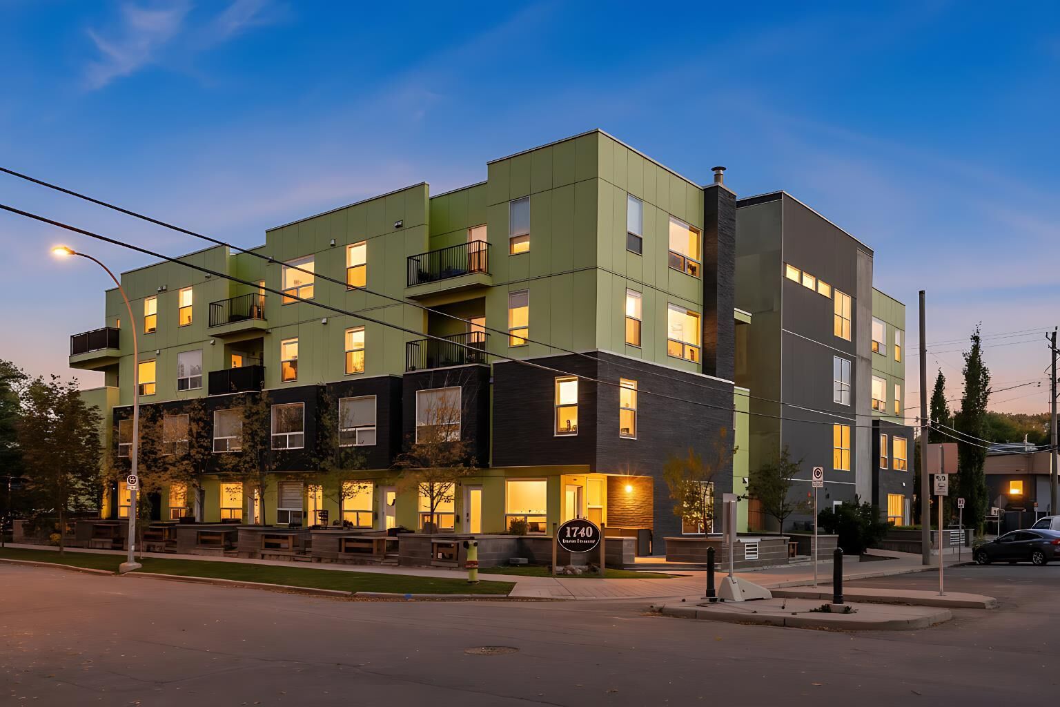Property Photo: 1740 9 Street NW 112 AB T2M 4Z5