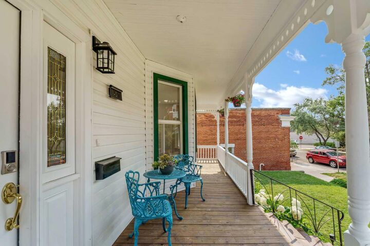 Property Photo:  421 Aberdeen Street SE  AB T1A 0R4 