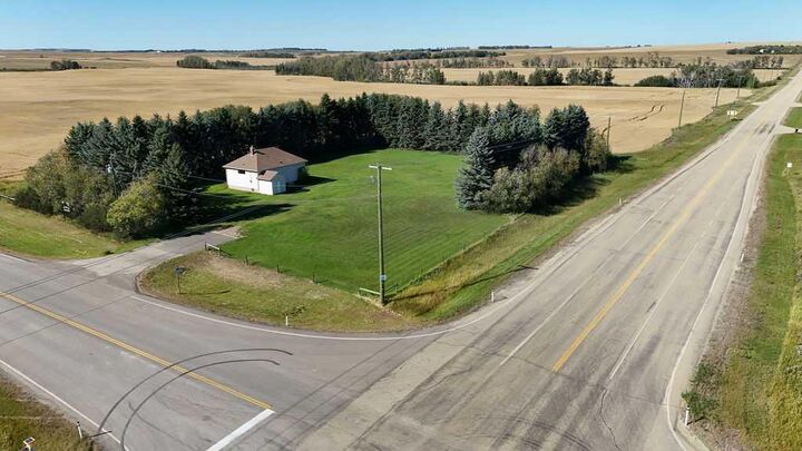 Property Photo:  24302 Township Road 40-0  AB T4C 0Y0 