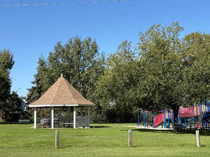 Property Photo:  0 Railway (#4) Avenue W  AB T0L 0B0 