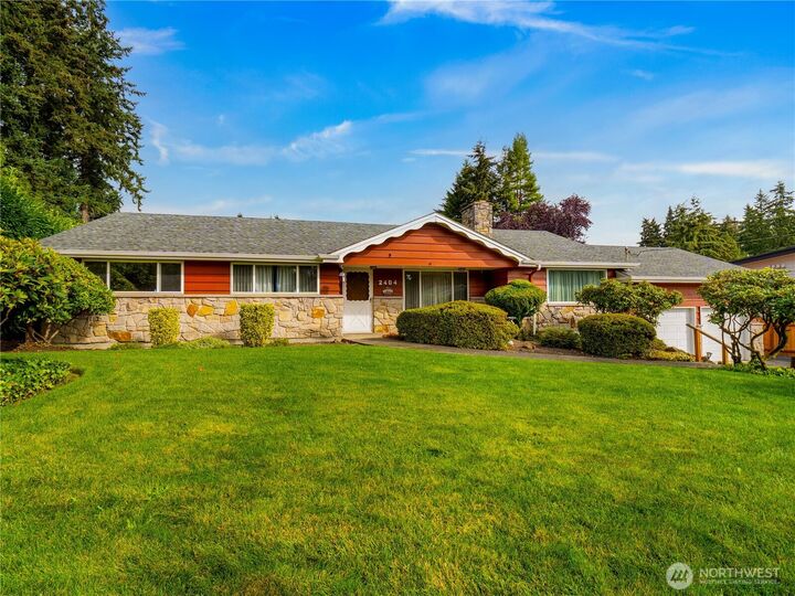 Property Photo: 2404 S 360th Street WA 98003