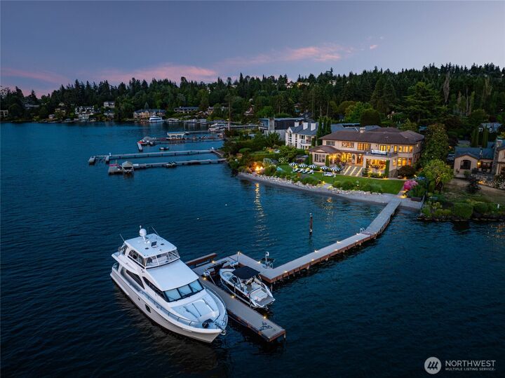 Property Photo:  5904 SE 20th Street  WA 98040 