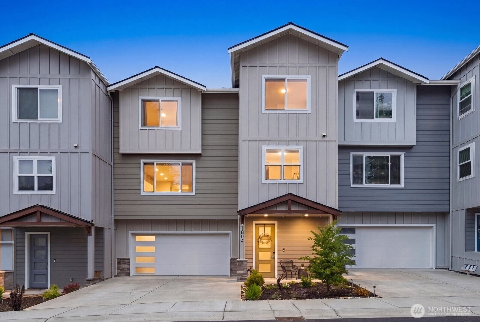 Property Photo:  1804  25th Street  WA 98290 