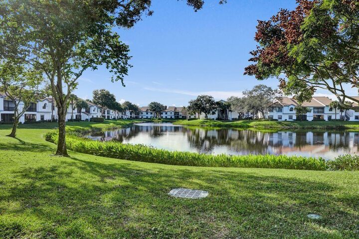 Property Photo:  5415 E Verona Drive I  FL 33437 