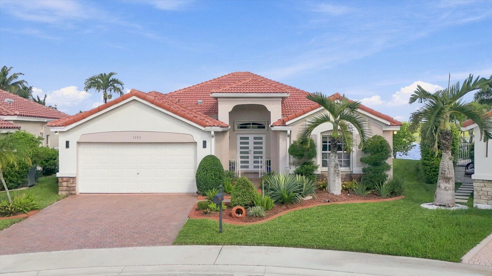 Property Photo:  1295 Windsor Lane  FL 33327 