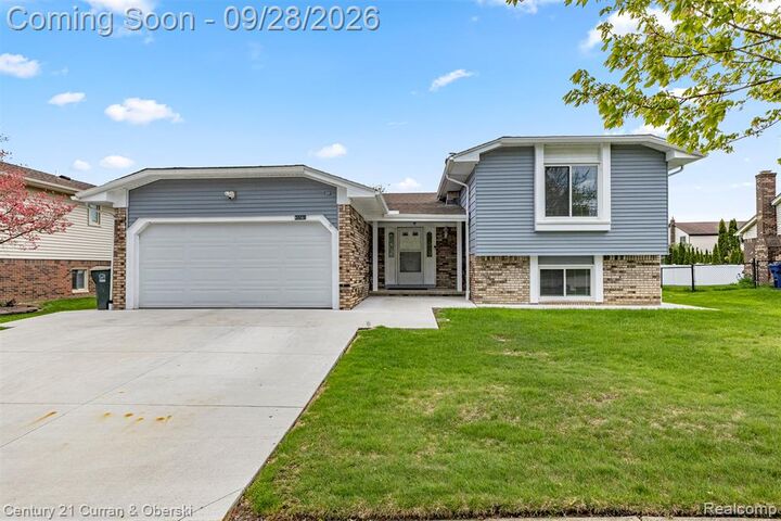Property Photo:  45561 Edgewood Court  MI 48187 