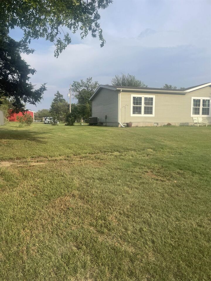 Property Photo: 525 S Lincoln KS 67003