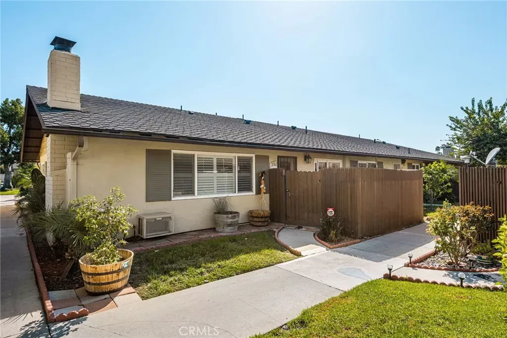 Property Photo:  134 S Magnolia Avenue 2C  CA 92804 