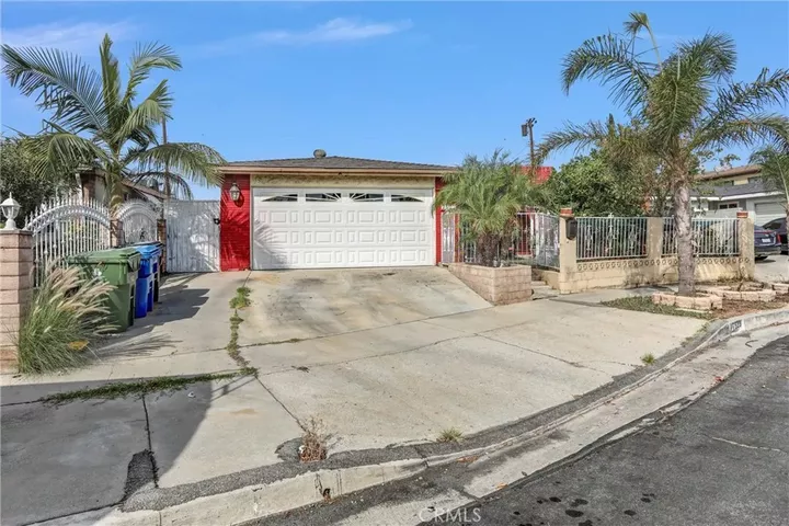 Property Photo:  7523 Craner  CA 91352 