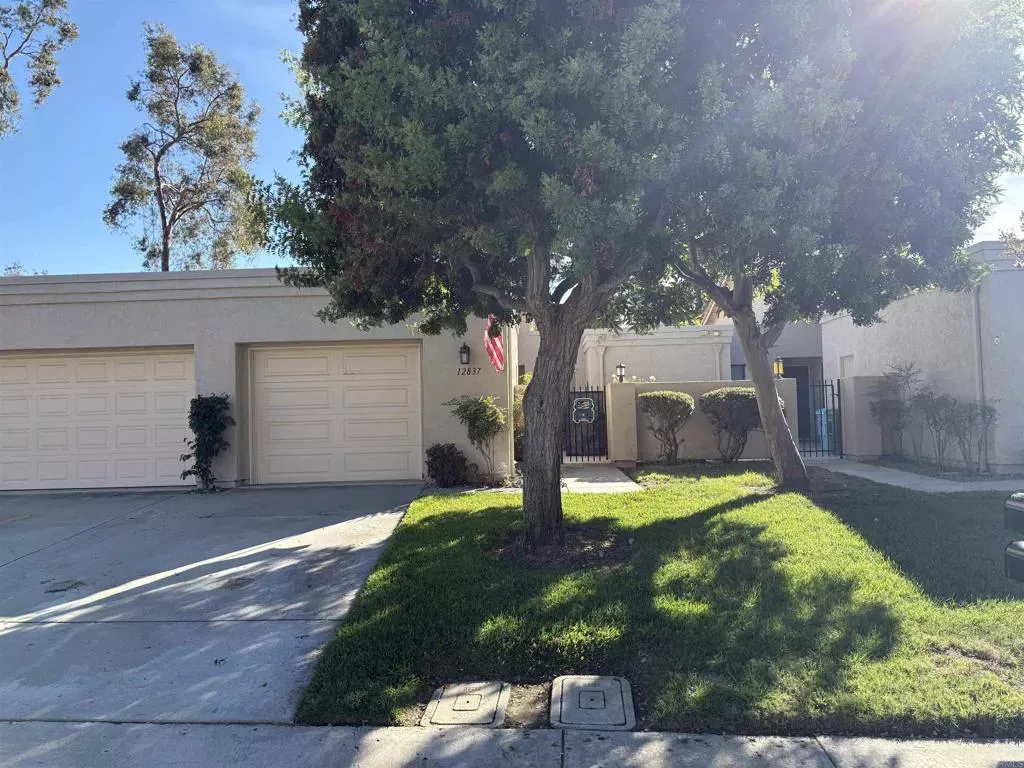 Property Photo: 12837 Via Moura CA 92128