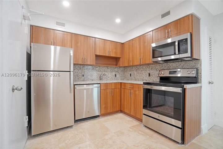 Property Photo:  5101 Collins Ave 14C  FL 33140 
