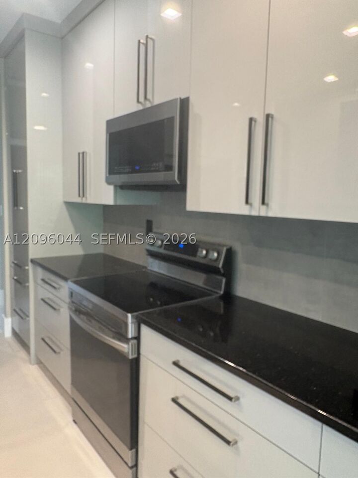 Property Photo: 4207 W Whitewater Ave 4207 FL 33332