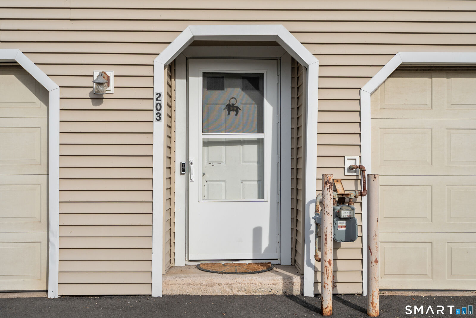Property Photo:  233 Derby Avenue 203  CT 06418 