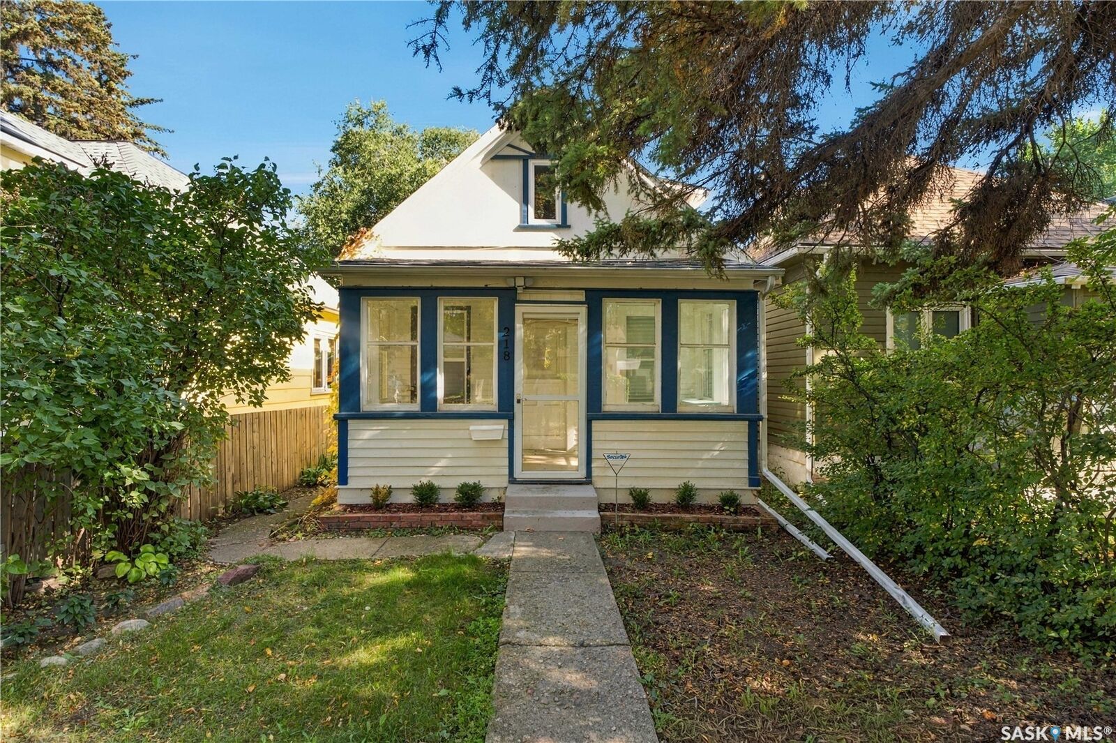 Property Photo: 218 G Avenue N SK S7L 1Z1