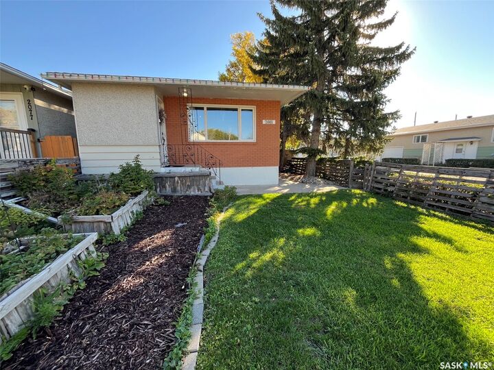 Property Photo:  2081 Edgar Street  SK S4N 3K5 