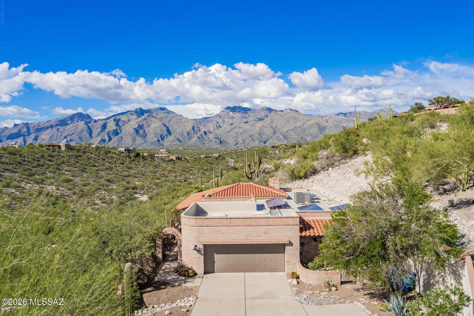 Property Photo:  4061 N Vía Bronzino  AZ 85750 