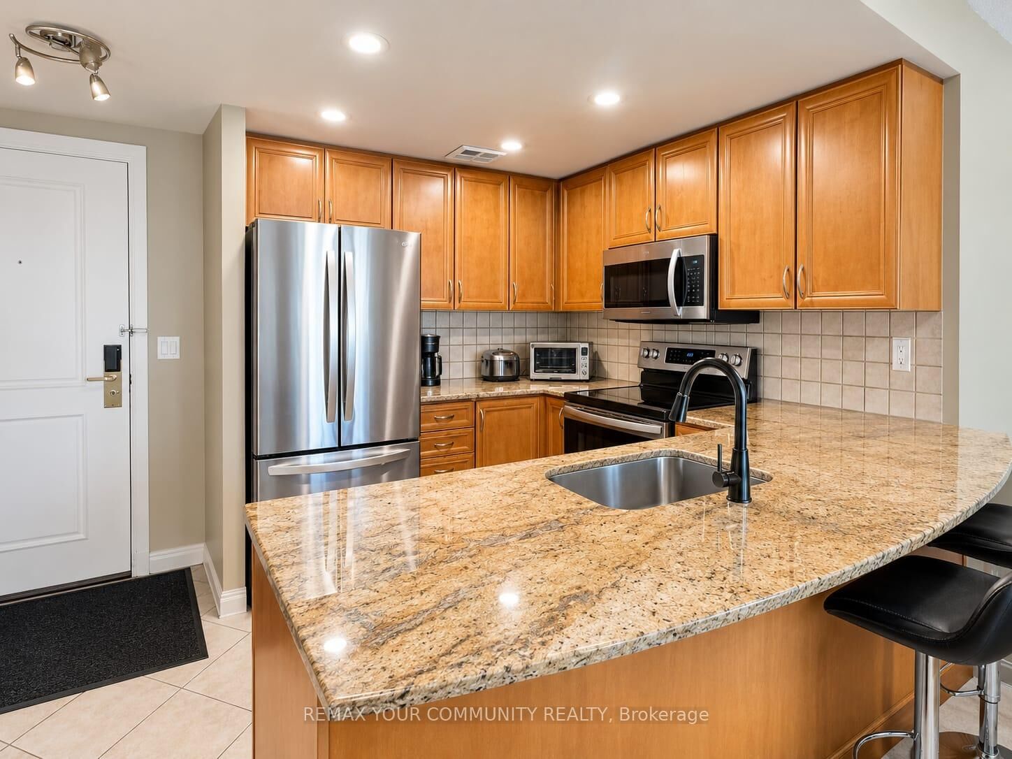 Property Photo:  2727 Keele Street 619  ON M3M 2E9 