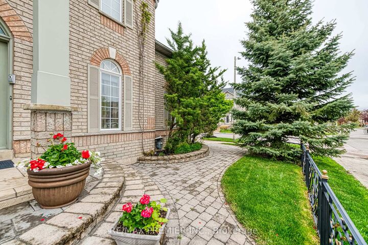 Property Photo:  1 Johnswood Crescent Bsmt  ON L4H 1Y3 
