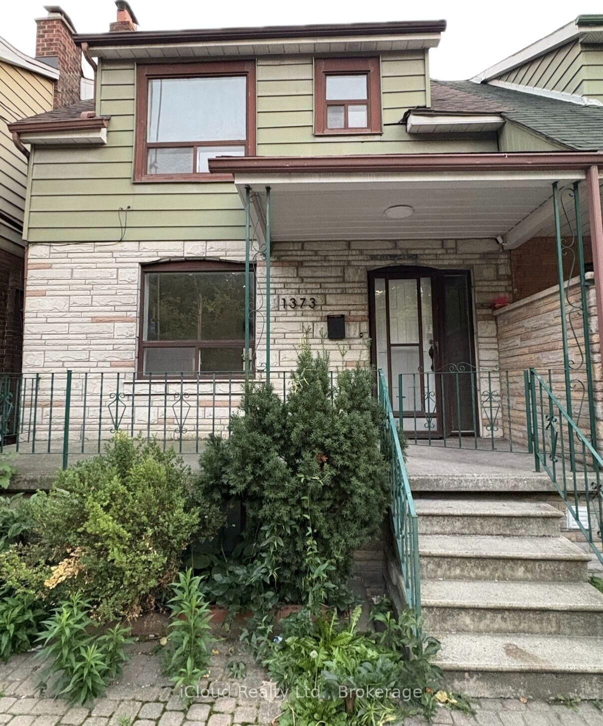 Property Photo:  1373 Davenport Road Upper  ON M6H 2H5 