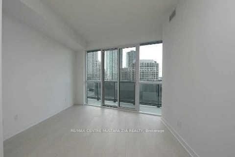 Property Photo:  20 Bruyeres Mews 915  ON M5V 2N9 