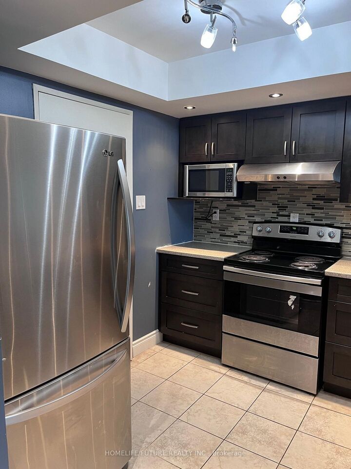 Property Photo: 550 Webb Drive 1101 ON L5B 3Y4