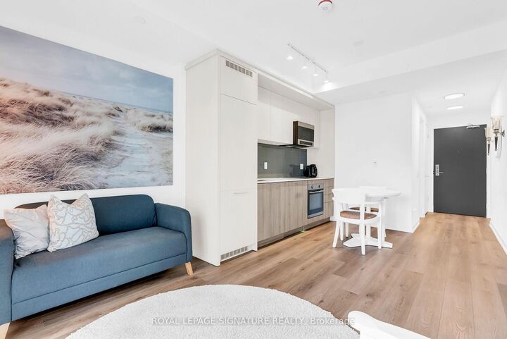 Property Photo:  863 St. Clair Avenue W 212  ON M6C 0B2 