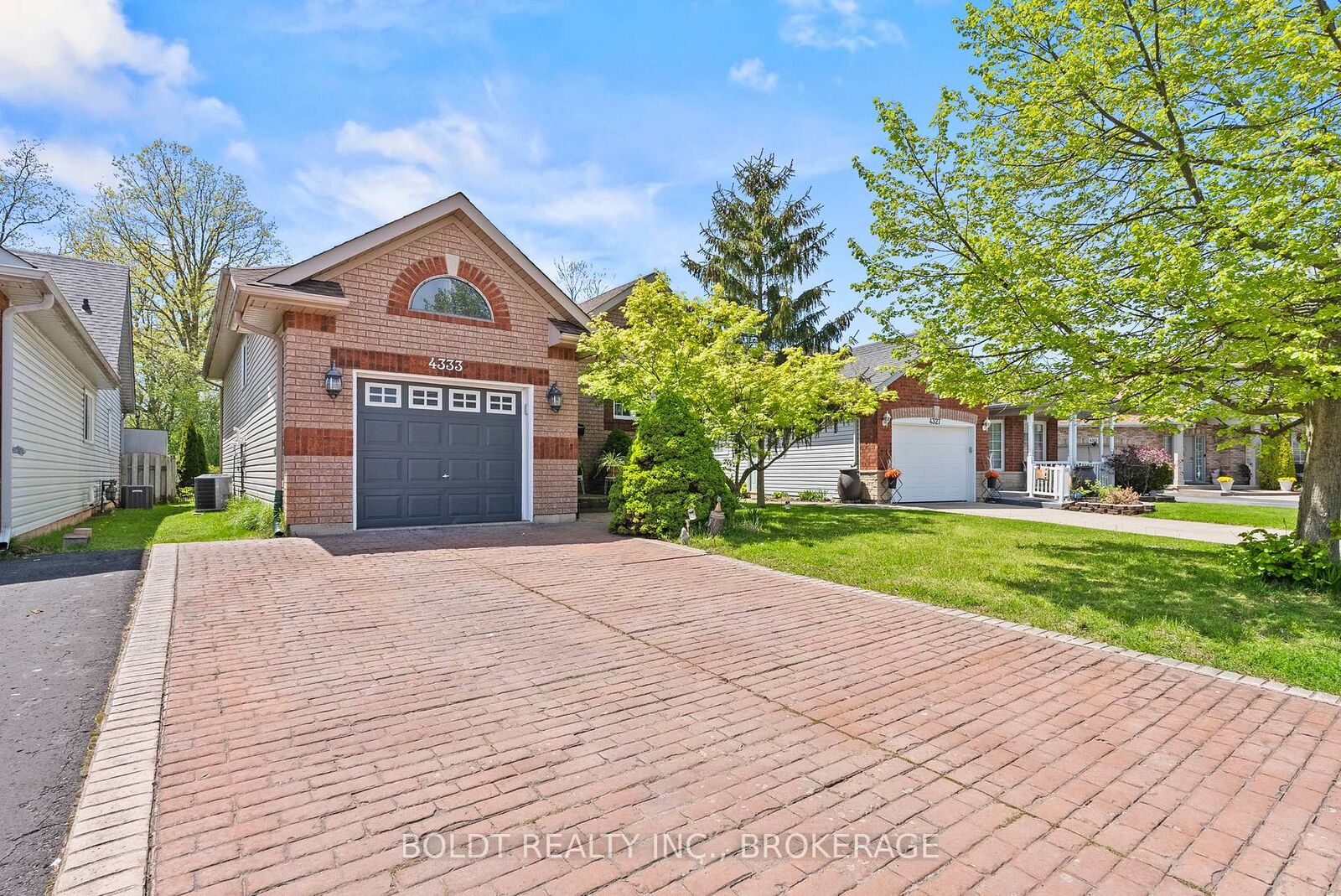 Property Photo:  4333 Southerland Court  ON L2G 7W4 