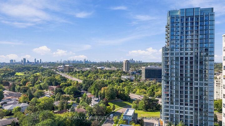 Property Photo:  18 Graydon Hall Drive 2111  ON M3A 0A4 