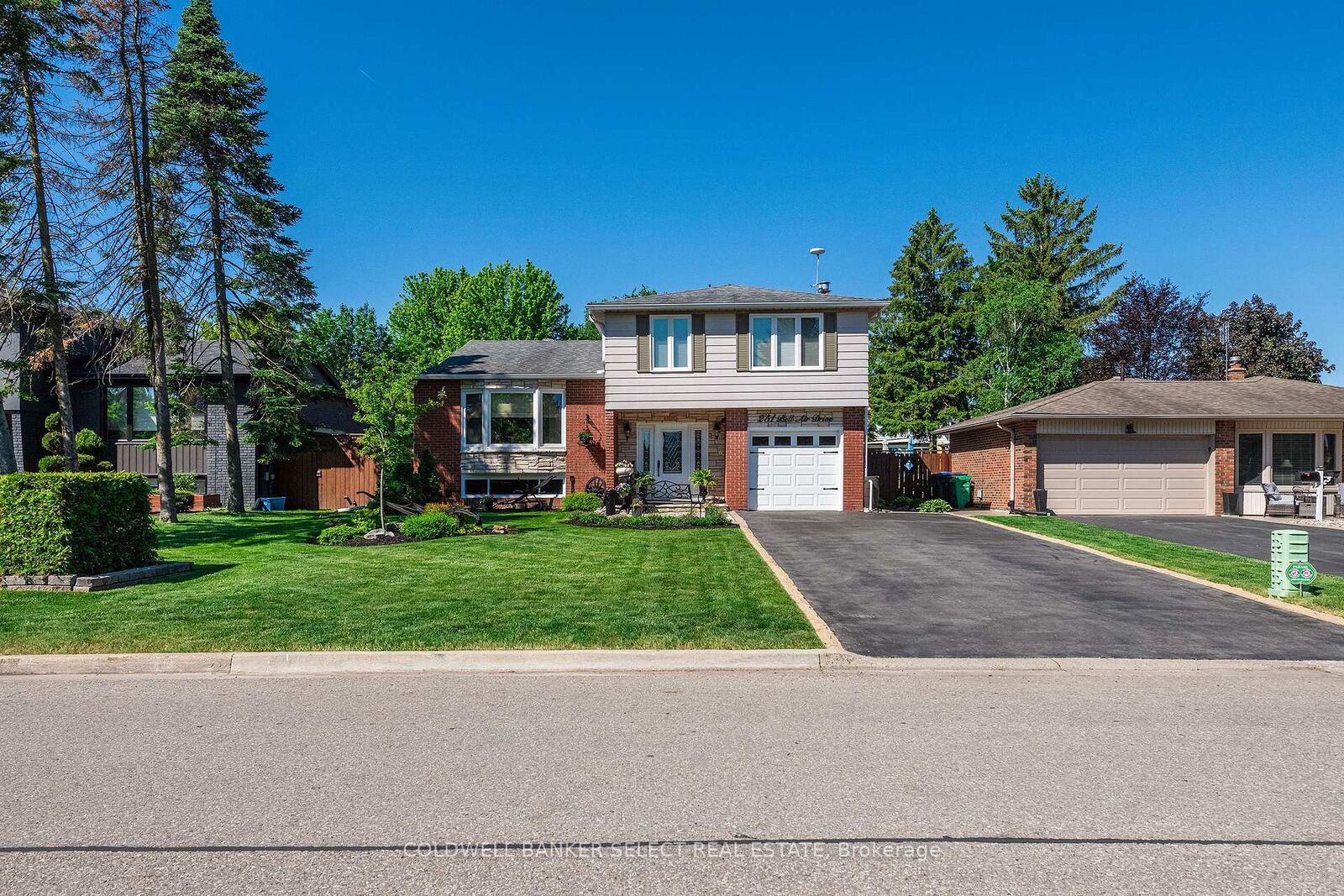 Property Photo:  251 Bell Air Drive  ON L7E 1Z9 
