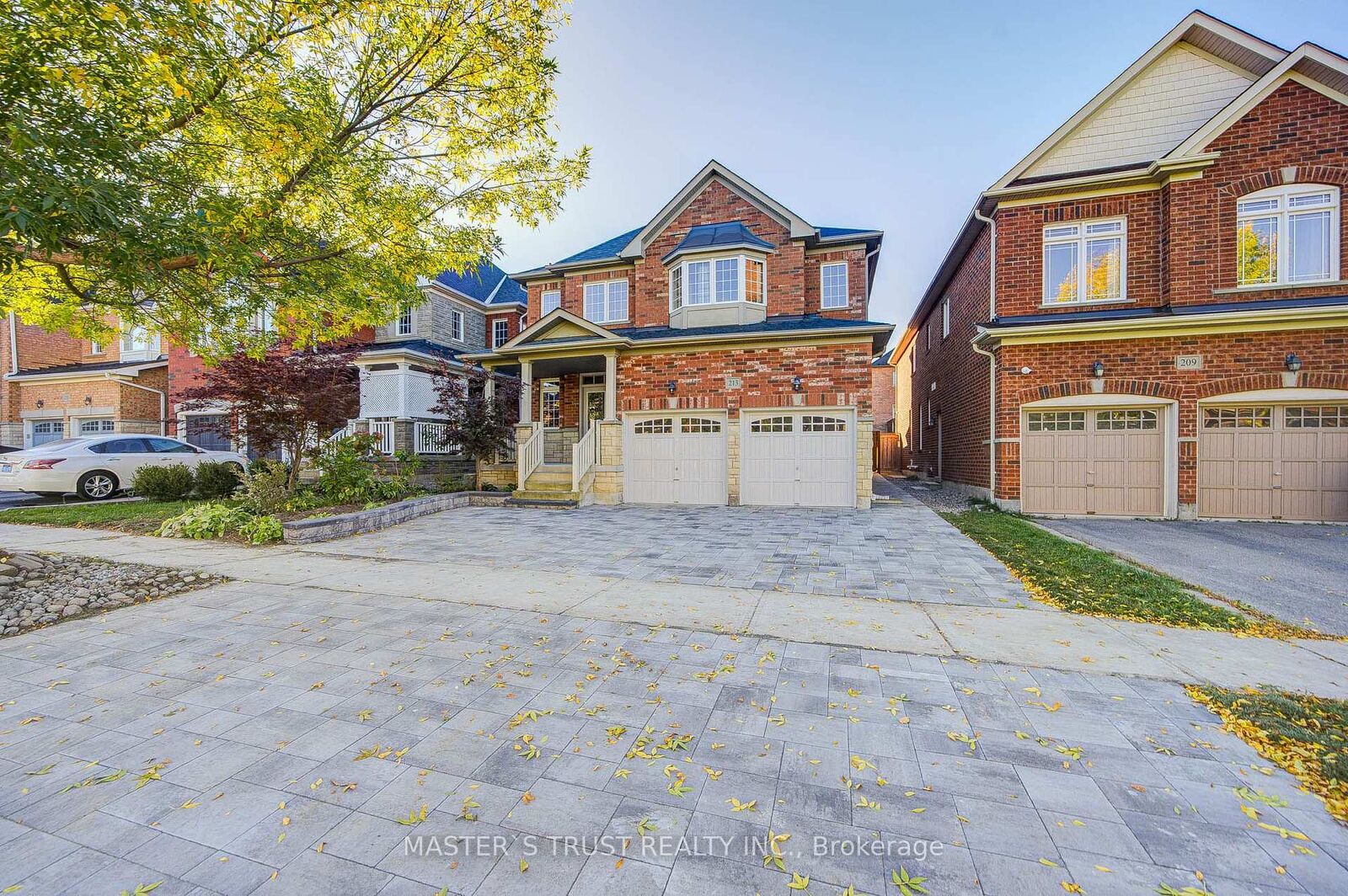 Property Photo:  213 River Ridge Boulevard  ON L4G 7T7 
