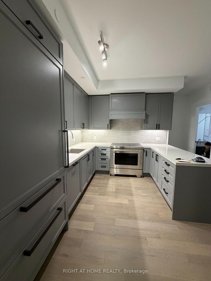 Property Photo:  2450 Bloor St W Street N 307  ON M6S 0A9 