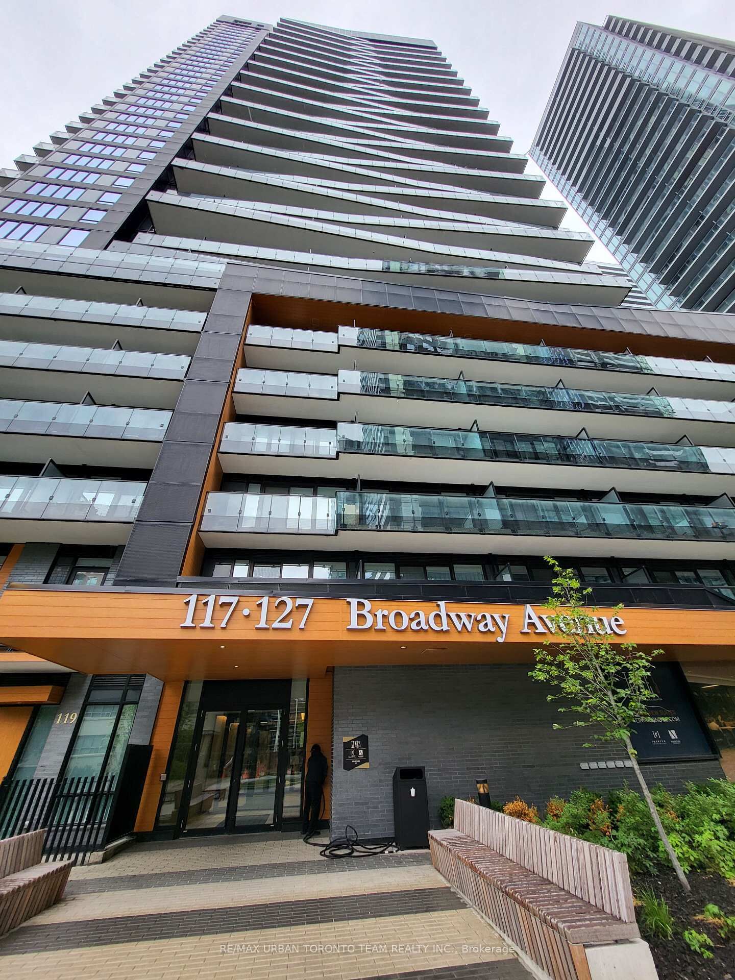 Property Photo:  127 Broadway Avenue 3005  ON M4P 1V4 