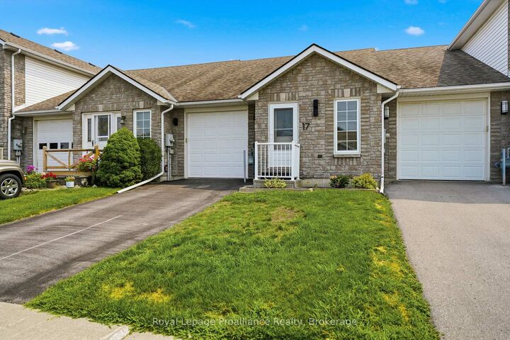 Property Photo:  17 Alder Court  ON K8P 5L5 
