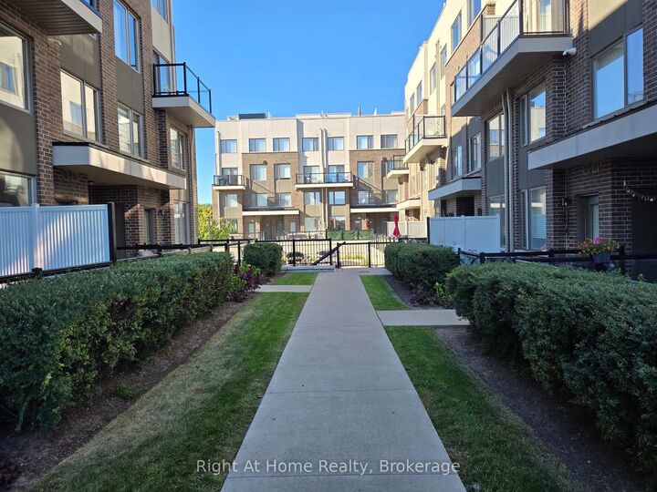 Photo de la propriété:  1460 Whites Road 405  ON L1V 1R4 