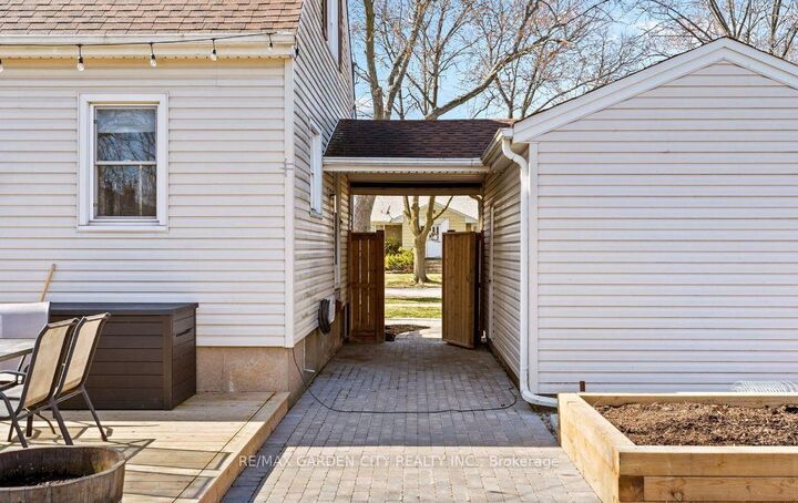 Property Photo:  4 West Lynn Street  ON L2N 3N7 