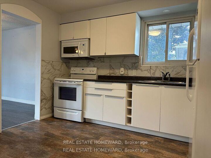 Property Photo: 511 Harris Court Upper ON L1N 3C6