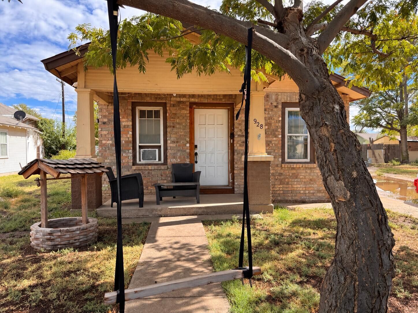 Property Photo: 928 E Fisher Street TX 79065-5604