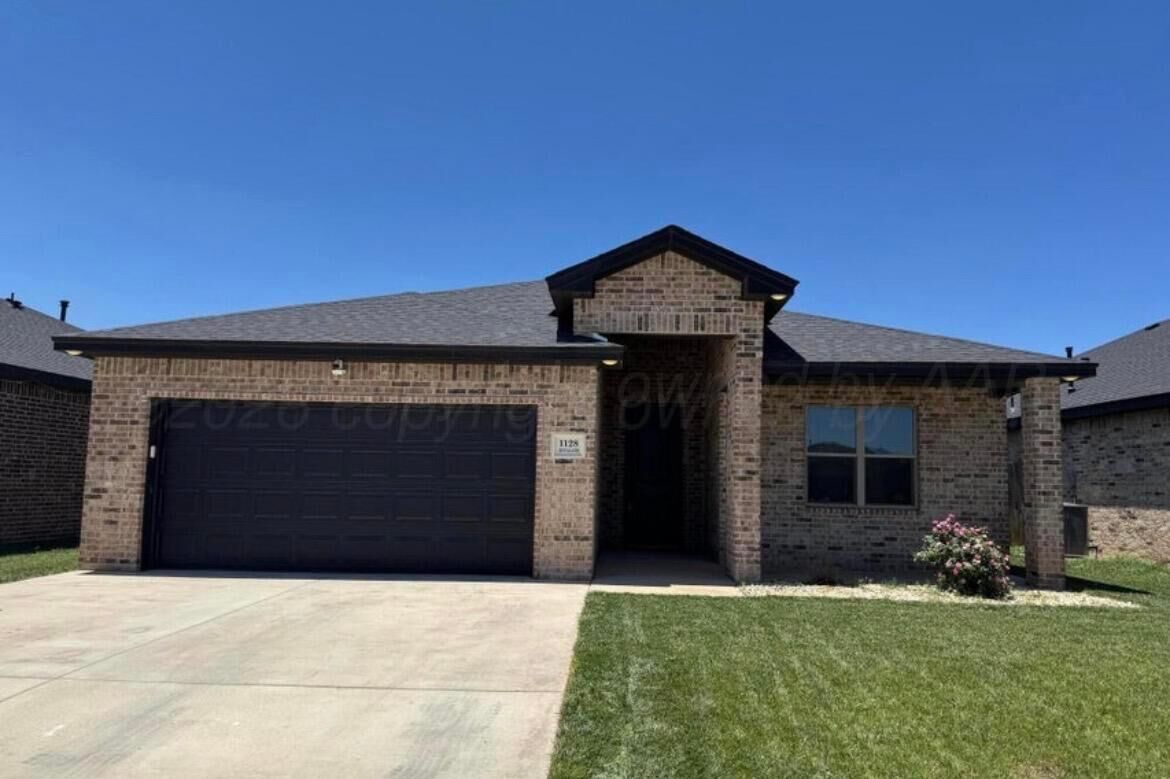 Property Photo:  1128 Estacado Street  TX 79045 