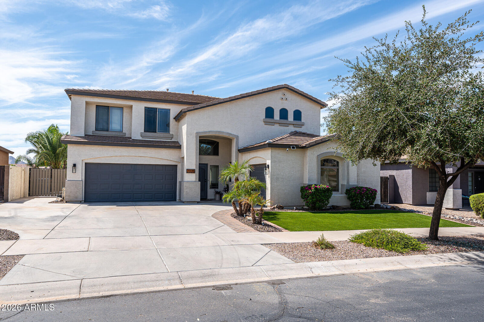 Property Photo:  21335 E Via Del Rancho --  AZ 85142 