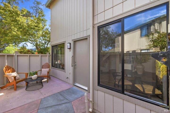 Property Photo:  31 Wharf Circle  CA 94903 