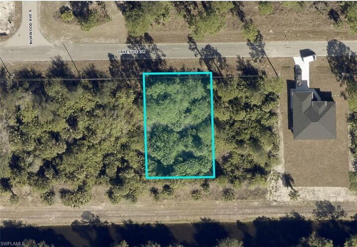 Property Photo:  1010 Lakeside Dr  FL 33974 